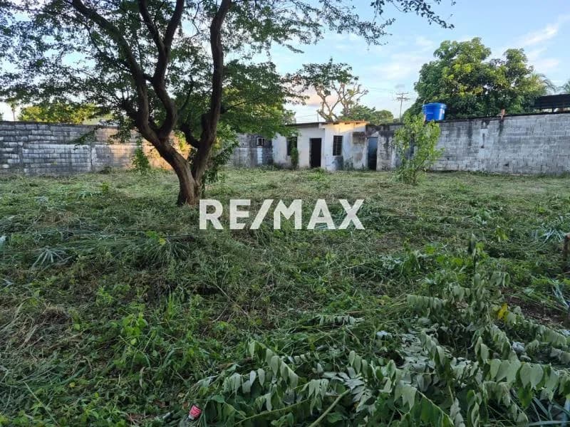 Alquilo Terreno con EXCELENTE Zona
