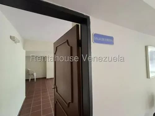 Apartamento Sin Cortes Eléctricos, Gas Por Tuberias, Ubicación Privilegiada En El Este De Barquisimeto, Espacios Inigualables De Primer Nivel.