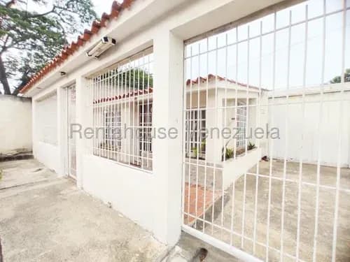 Andreymar Canelón Vende Bella Casa En Cabudare, Se Destaca Por Sus Ambientes Frescos E Iluminados, Diseñados Para Ofrecer El Máximo Confort.