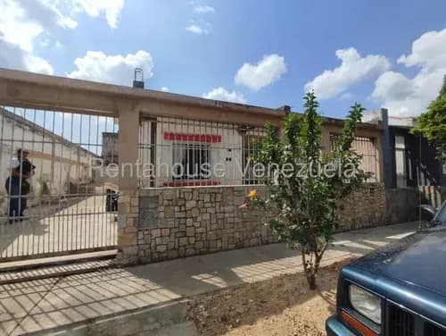 Norma Piña Rah Ofrece En Venta Casa Con Gran Potencial Para Remodelar Y Convertir En El Hogar De Tus Sueños. Ubicada En Urb. La Granja, Naguanagua,. Cod. 26-14690. ***solo Clientes Directos***