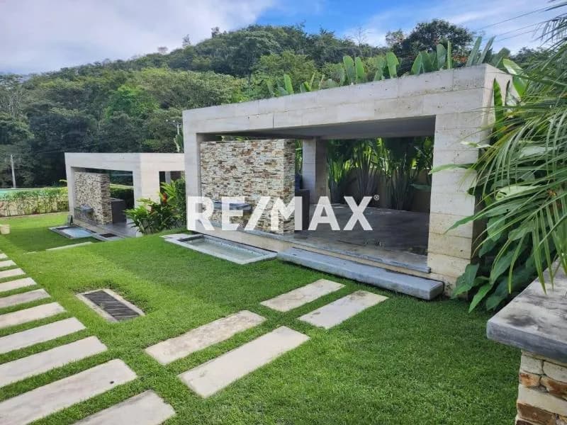 Townhouse en venta en la Res. Cumbres de Guataparo