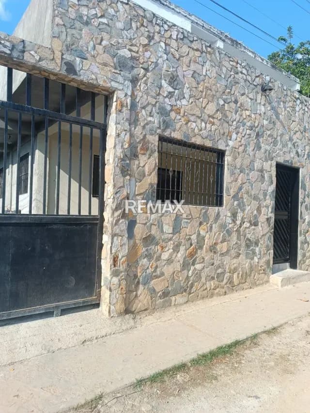 AMPLIA CASA EN ALQUILER