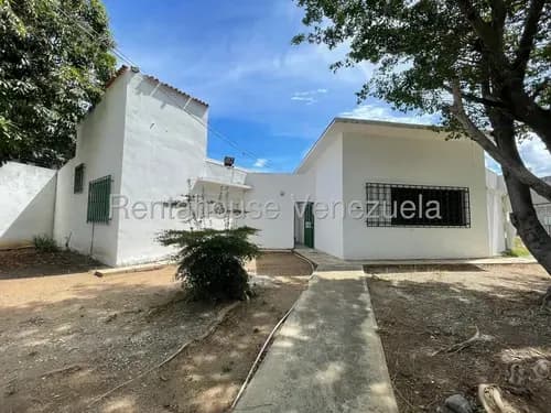 Casa Comercial En Venta Con Gran Potencial, Al Oeste, Estacionamiento Para Visitantes, Galpon. Carlina M. Vende