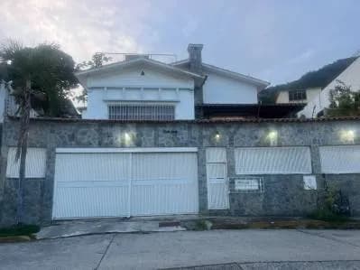 Casa 660 m² en Las Palmas · 3 niveles, anexo independiente y vista al Ávila