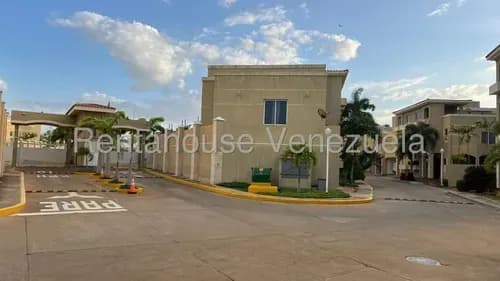 Dg. En Alquiler Townhouse Amoblado Sector Lago Mar Beach Maracaibo