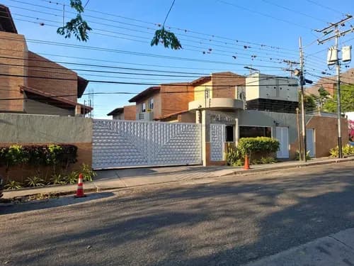 Ez Platinum Solo Cliente Mañongo, Naguanagua. Res. Villas Menhir 134mts2 De Construcción 3 Habitaciones (con Clósets Y Aires Acondicionados Split. 2 12baños C