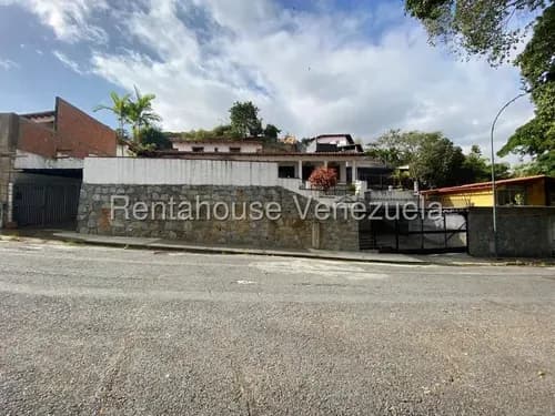 Casa En Venta En Prados Del Este - Asesora Yesenia Romero - Mls 26-16053