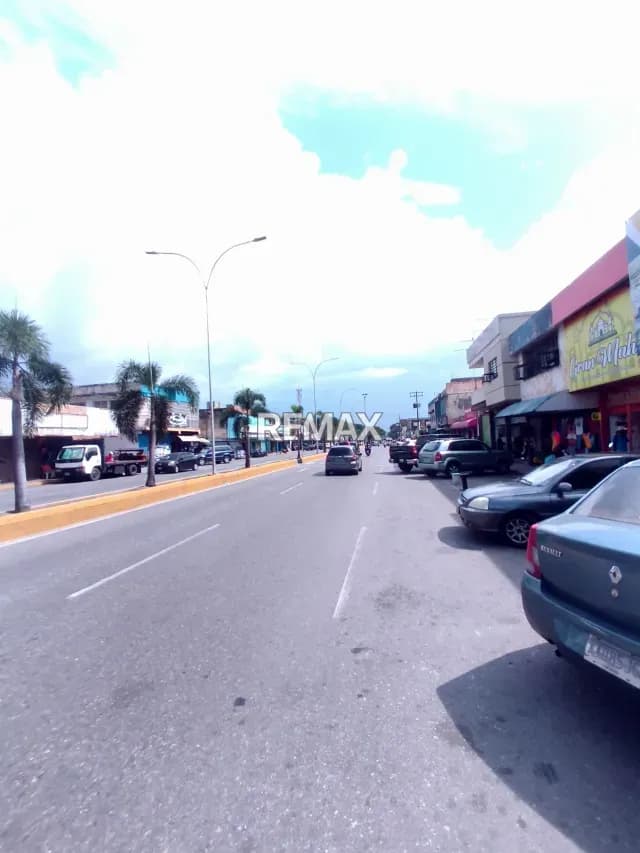 Se Trapasa punto comercial local a pie de calle