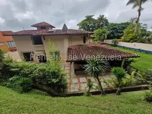 Agp Casa En Venta, Con Jardín Interno Y Estilo Colonial En La Lagunita Country Club 26-4551 Ys