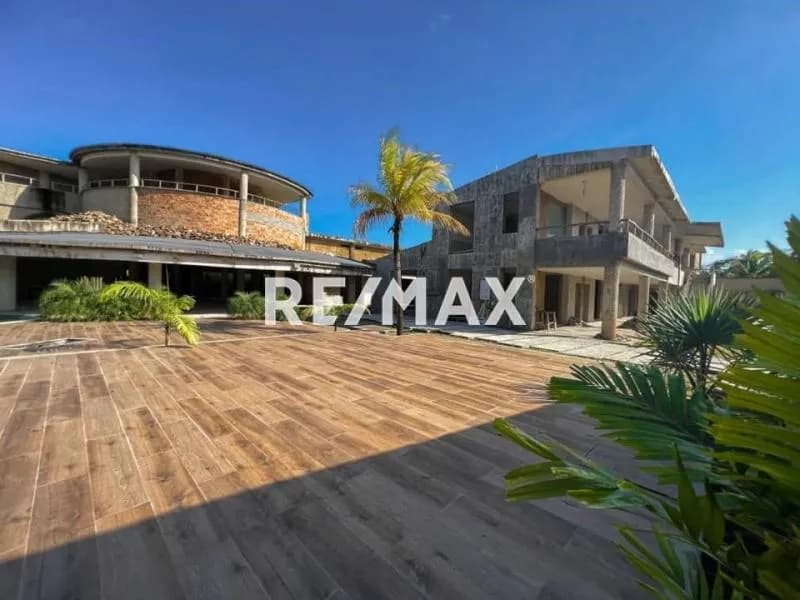 EN VENTA IMPONENTE OBRA DE POSADA, CON GRAN AVANCE DE CONSTRUCCIÓN EN TUCACAS
