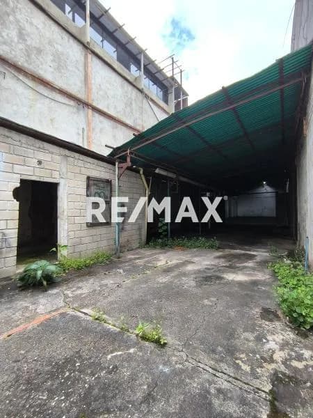 En venta galpón ubicado en la calle 2 de palmira