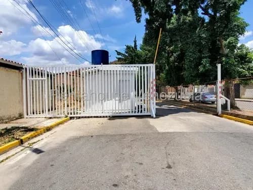 Terreno En Venta Urb Santa Rosalia 26-17327 Gjg