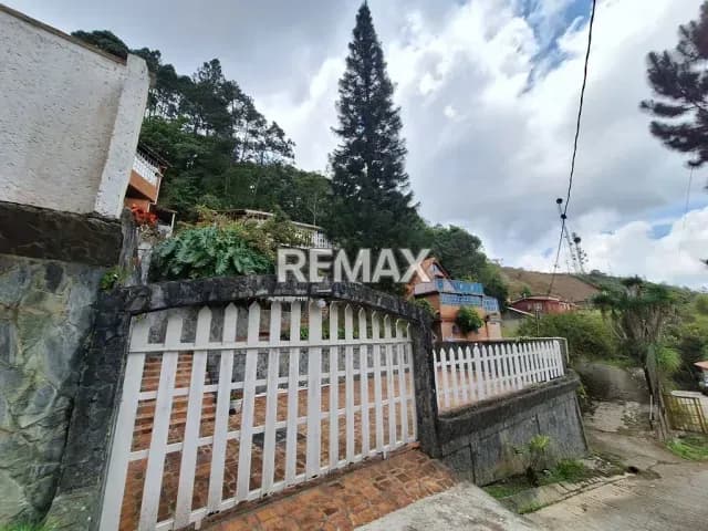 VENTA DE CASA EN LOMAS DEL LUREL - HOYO DE LA PUERTA