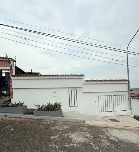 Casa En Urbanización Las Mercedes, Avenida Libertador