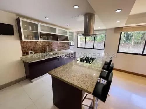 Agp Apartamento En Venta En Urb. Miranda, Totalmente Remodelado 26-8938