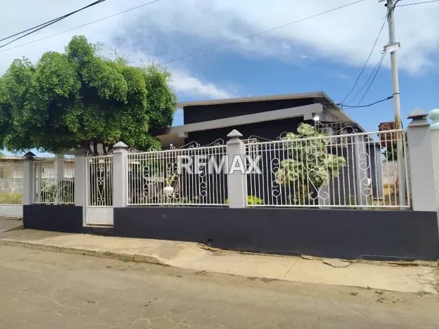 Casa en venta en la Cañada de Urdaneta, Sector Araguaney