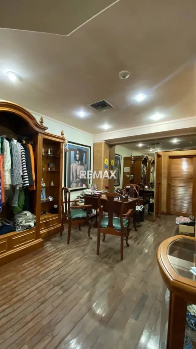 En Venta Local Comercial ubicado en el Centro Comercial El Parral, zona Este de Barquisimeto