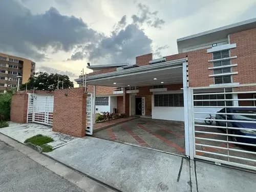 Townhouse En Urb. Mañongo, Res. Los Helechos, Naguanagua, Db