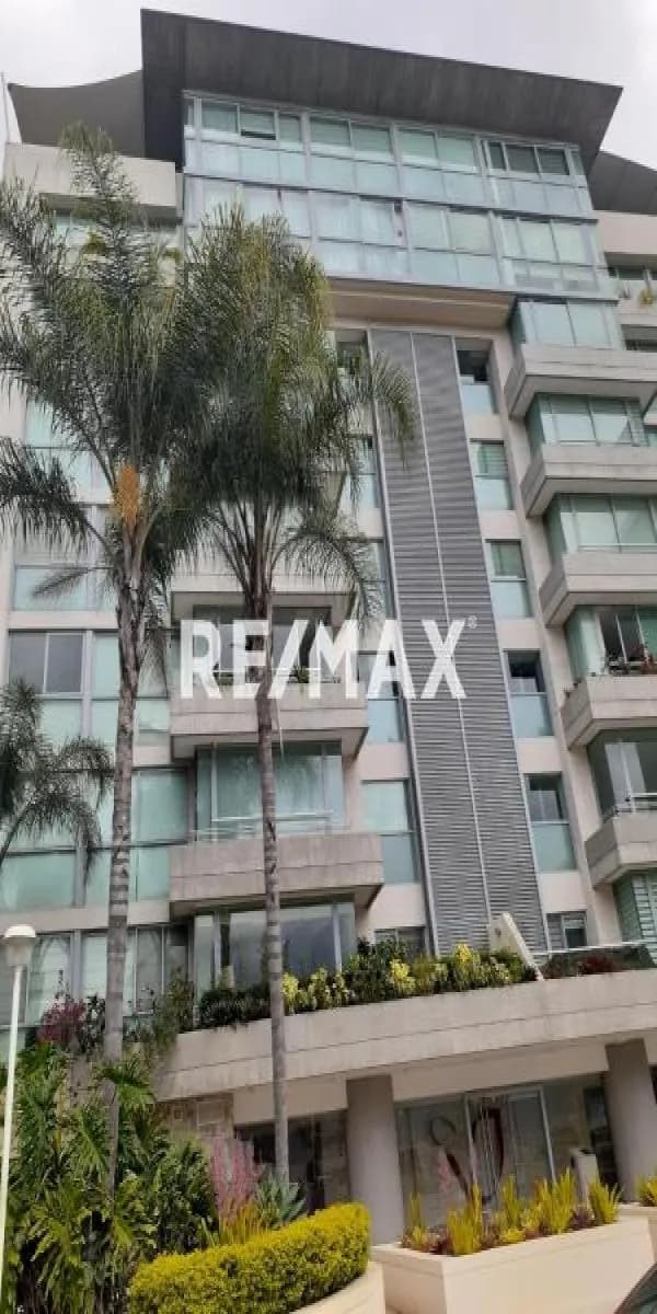 Venta exclusivo apartamento de129 mt2 con terracita y vista al Ávila en Lomas de Las Mercedes.