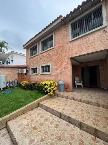 Yia Moderna Y Amplia Casa En El Trigal Norte, Clientes