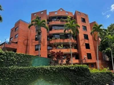 R.d. Apartamento amoblado en alquiler. Urb. Alta Florida. Caracas