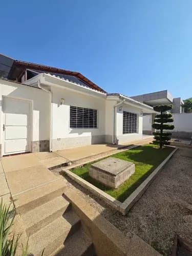 Casa En Venta En Urb Trigal Calle Cerrada