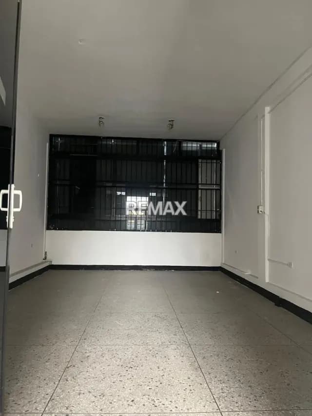 Local Comercial N° 18 en Alquiler Avenida Andres Bello entre Carreras 21 y 22 Zona Centro-Barquisimeto