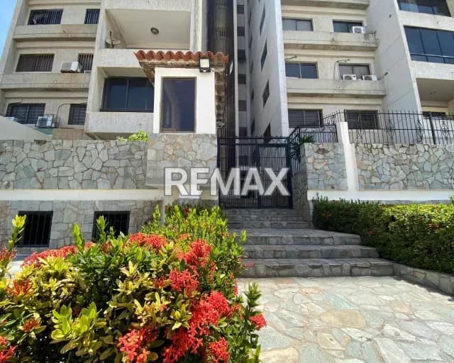 ¡TU NUEVO HOGAR EN PORLAMAR! EN VENTA APARTAMENTO EN RES. ADRIANA: 97M² DE CONFORT, SEGURIDAD Y UBICACIÓN ESTRATÉGICA. IDEAL PARA TU FAMILIA. ¡AGENDA TU VISITA HOY MISMO!