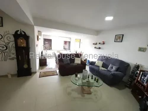 Agp Apartamento En Venta En Los Dos Caminos, Amplios Espacios, Fácil Acceso 26-16510