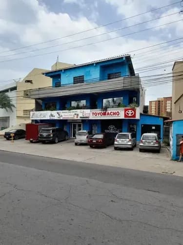 Amplio Local Comercial Y/o Empresarial, 5 Oficinas, 2 Baños, Área De Cocina, Terraza Externa, Ubicación Estratégica En Av. Principal De Lechería Cerca De Hoteles, Farmacias, Panaderías, Bancos, C.c.