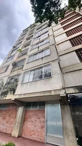 Ip Vendo Apartamento En Chuao Con Excelente Iluminación Natural Y Cerca De Comercios 26-13515 Yf