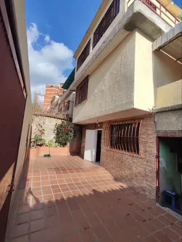 Solo Para Cliente Directo--en Venta -oportunidad- Casa Con Potencial -comercial- En Maripérez Diagonal A La Avenida Principal. Yurp