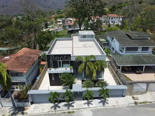 Hermosa Casa En Veta Con Piscina Diseño Minimalista De Primera Zona Privada Maracay Estef 24-15100