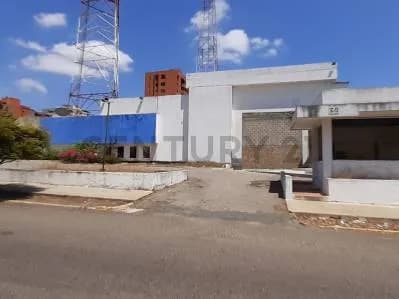 Inmueble comercial con muy buena ubicación a una cuadra de la Calle 72