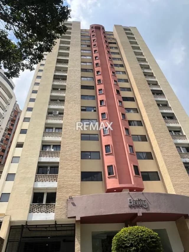 Venta de Apto Urb. Parral Res Bally Suites