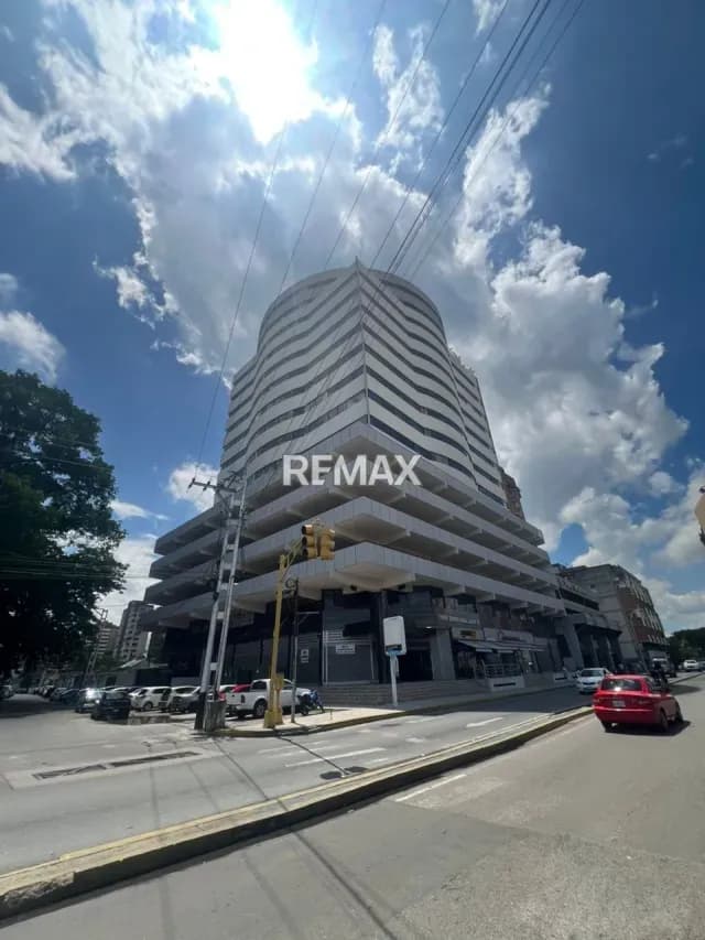 ¡EN VENTA! Local Comercial en Torre Empresarial Santa Fe (Av. 19 de Abril)