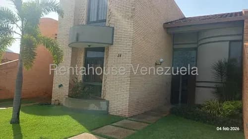 Townhouse En Alquiler En Las Clavellinas Trigal Norte Valencia Lr Carabobo Amplio Listo Para Mudarse