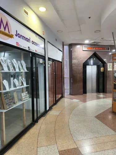 Local 11,65 Alquiler Con Mezzanina Galerias Avila La Candelaria