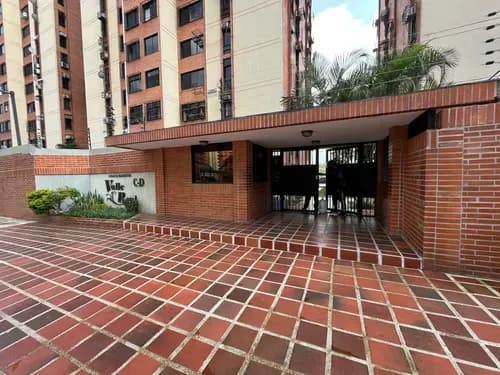 ¡en Alquiler! Exclusivo Apartamento En Mañongo Ubicado En Una De Las Mejores Zonas De Valencia, A Solo Una Cuadra Del C.c. Sambil, Con Fácil Acceso A Comercios, Restaurantes Y Servicios. Caracterís