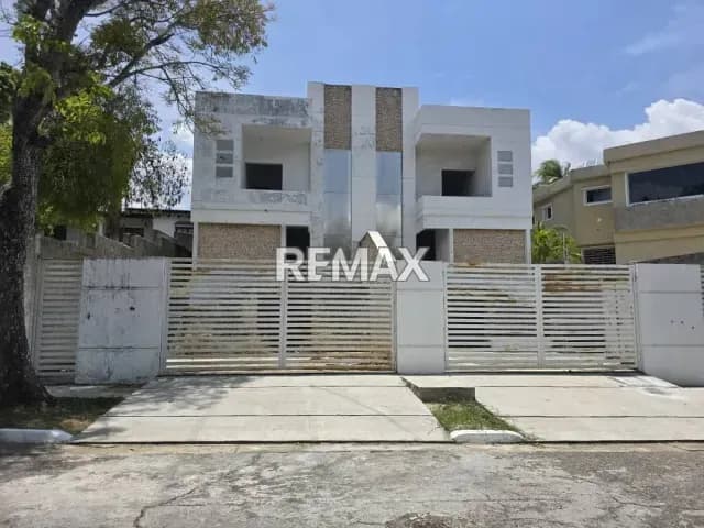 Venta Townhouse Obra gris Urb Guaracarima La Victoria