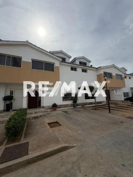 TOWNHOUSE EN VENTA, VILLA TOSCANA