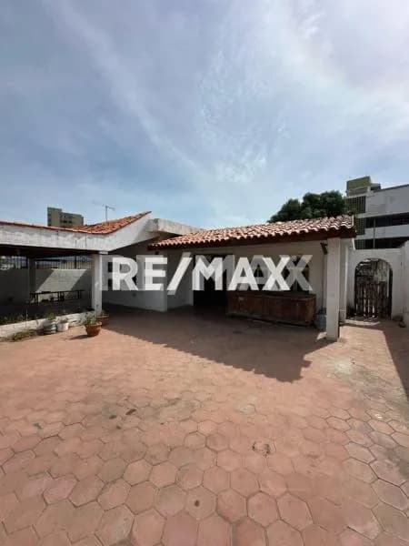 CASA COMERCIAL EN VENTA EN TIERRA NEGRA ZONA NORTE EN MARACAIBO