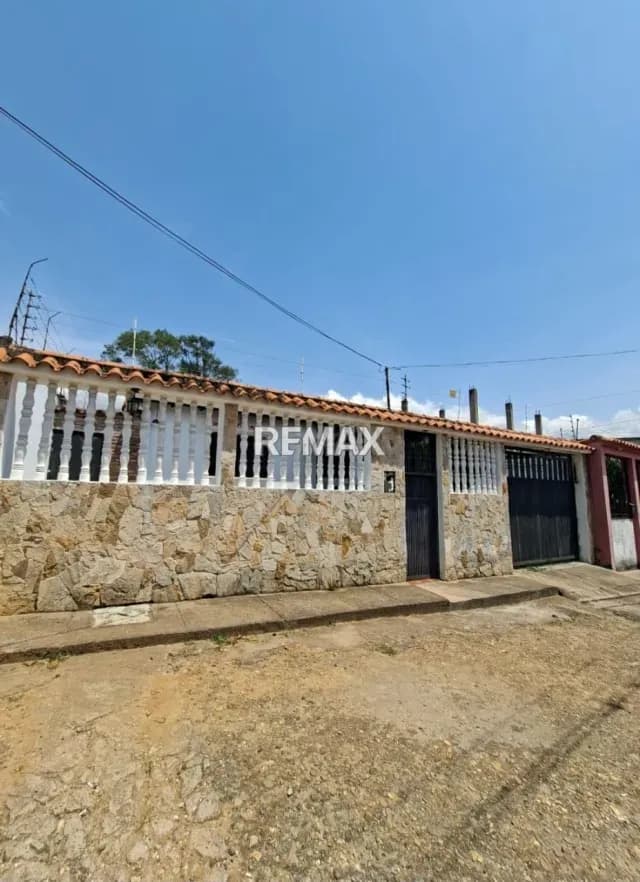 CASA EN VENTA Carrera 3 entre Calles 2 y 3, Manuel Felipe Rugeles, N° 3-118. Via Lomas Blancas (Cerca de la ESGUARNAC), Táriba, Municipio Cardenas