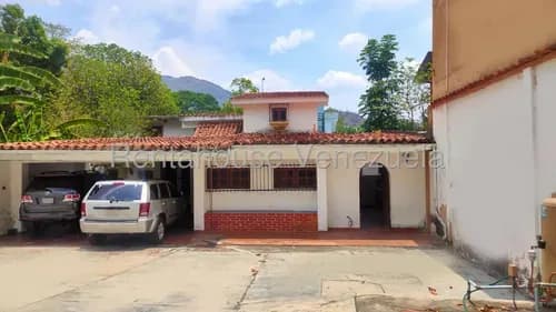 Excelente Casa En Venta En Urbanización El Piñal El Limón Maracay 490 De Terreno 4 Habitaciones 4 Baños Dos Pisos Nela 26-17929