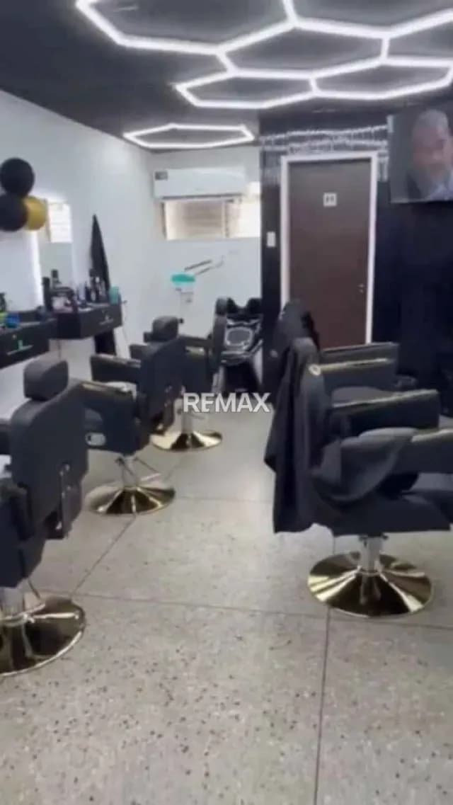 EN VENTA LOCAL + FONDO DE COMERCIO
