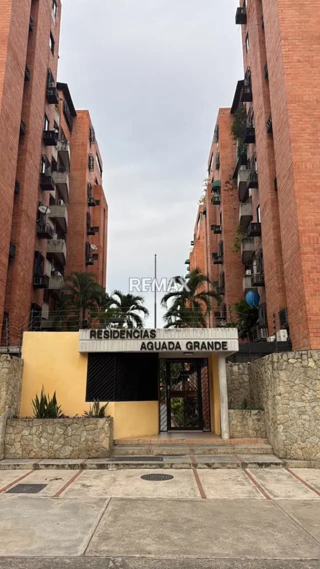 EN VENTA APARTAMENTO EN BASE ARAGUA