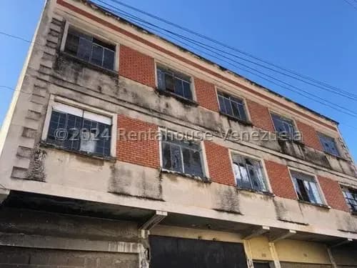 Alquiler De Edificio Comercial Inm La Candelaria Ubicado En Pleno Centro De Valencia. Su Nivel 1 Consta De Deposito 1 Zona De Gran Desarrollo Comercial Y Residencial. Valencia 24-28398