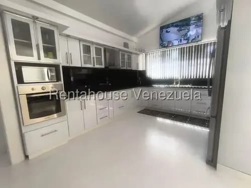 Julio Latouche 26-12560 Casa En Alquiler Trigal Valencia, Amplia, Cómoda, Moderna, Amoblada Y Cocina Totalmente Equipada, Planta Eléctrica, Tanque Y Filtros De Agua, Circuito Cerrado De Seguridad..
