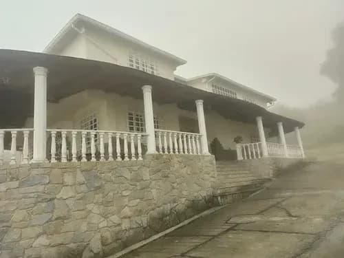 Lujosa Casa Con 4 Habitaciones Y 5 Puestos De Estacionamiento Se Vende En El Km 23 El Junquito - El Tibron