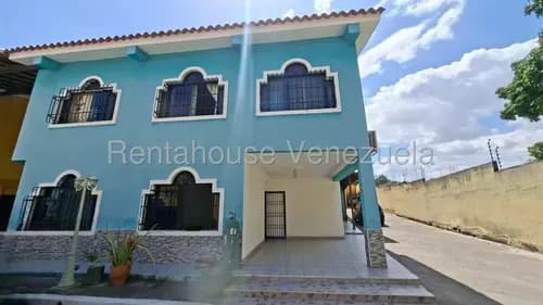 Maritza Lucena Vende Cómoda Casa De Dos Niveles Al Oeste De Barquisimeto, Cerrada Con Portón Eléctrico Y Vigilancia 24/7.